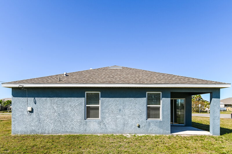 2,160/Mo, 2605 SE 4th Ave Cape Coral, FL 33904 Rear View