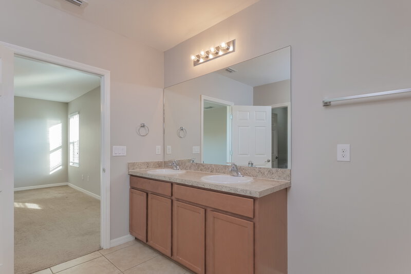 1,825/Mo, 320 SE 3rd St Cape Coral, FL 33990 Main Bedroom View 3