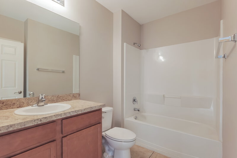 1,825/Mo, 320 SE 3rd St Cape Coral, FL 33990 Bathroom View