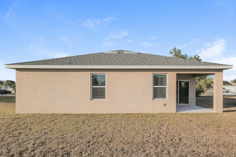 1,825/Mo, 320 SE 3rd St Cape Coral, FL 33990 Rear View