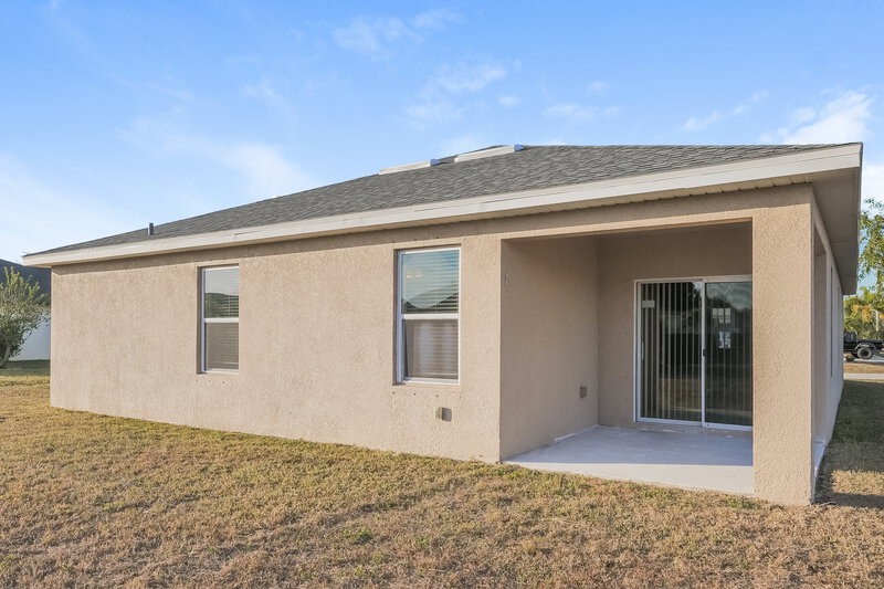 1,825/Mo, 320 SE 3rd St Cape Coral, FL 33990 Rear View 2