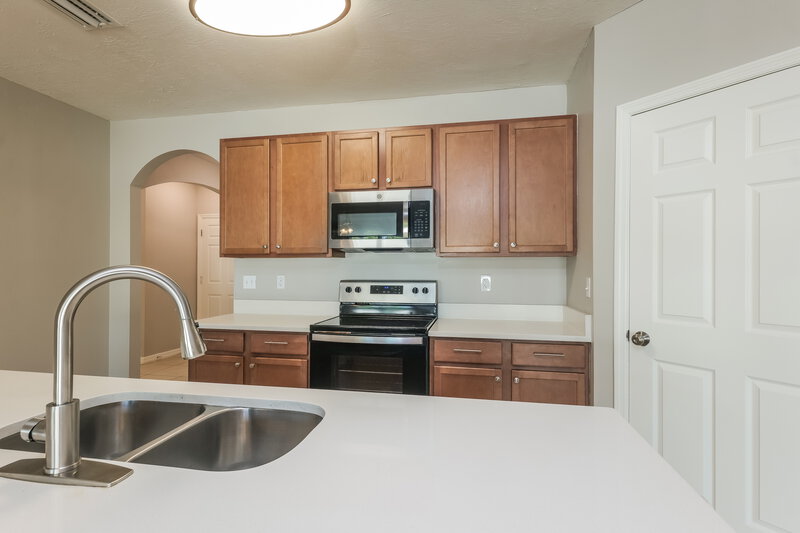 1,850/Mo, 4406 SW 15th Ave Cape Coral, FL 33914 Kitchen View 2