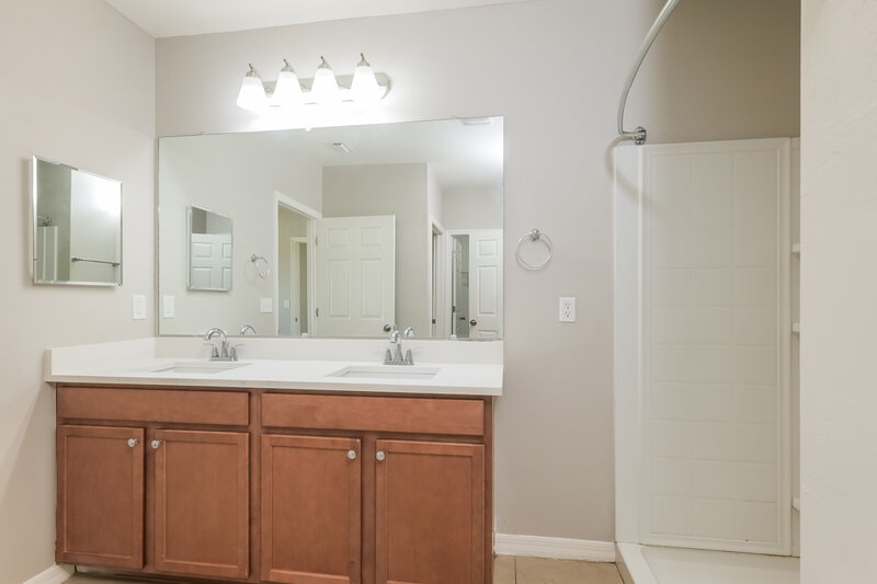 1,850/Mo, 4406 SW 15th Ave Cape Coral, FL 33914 Main Bathroom View