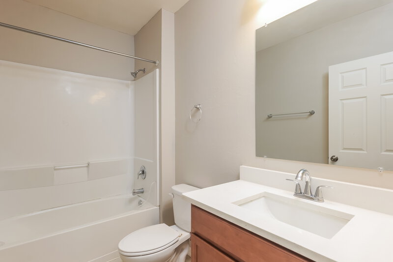 1,850/Mo, 4406 SW 15th Ave Cape Coral, FL 33914 Bathroom View