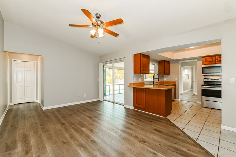 1,835/Mo, 923 SE 19th St Cape Coral, FL 33990 Family Room View