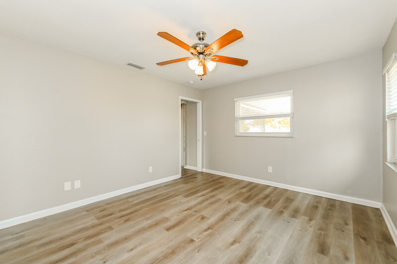 1,835/Mo, 923 SE 19th St Cape Coral, FL 33990 Main Bedroom View 2