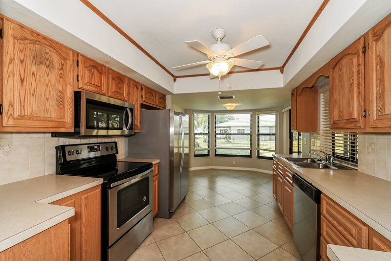 1,715/Mo, 3308 SW 6th Pl Cape Coral, FL 33914 Kitchen View