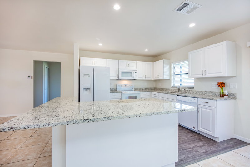 2,220/Mo, 1009 Nicholas Pkwy W Cape Coral, FL 33991 Kitchen View