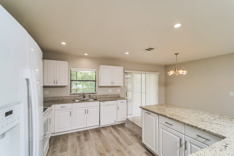 2,090/Mo, 1009 Nicholas Pkwy W Cape Coral, FL 33991 Kitchen View