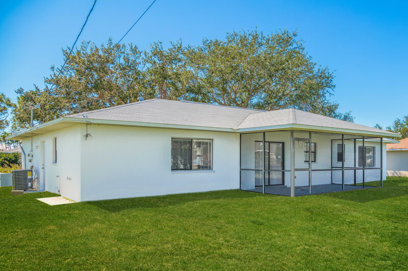 2,220/Mo, 1009 Nicholas Pkwy W Cape Coral, FL 33991 Rear View