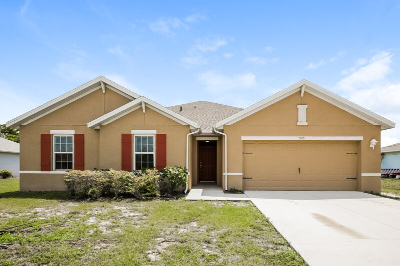 2,285/Mo, 920 SE 22nd St Cape Coral, FL 33990 External View