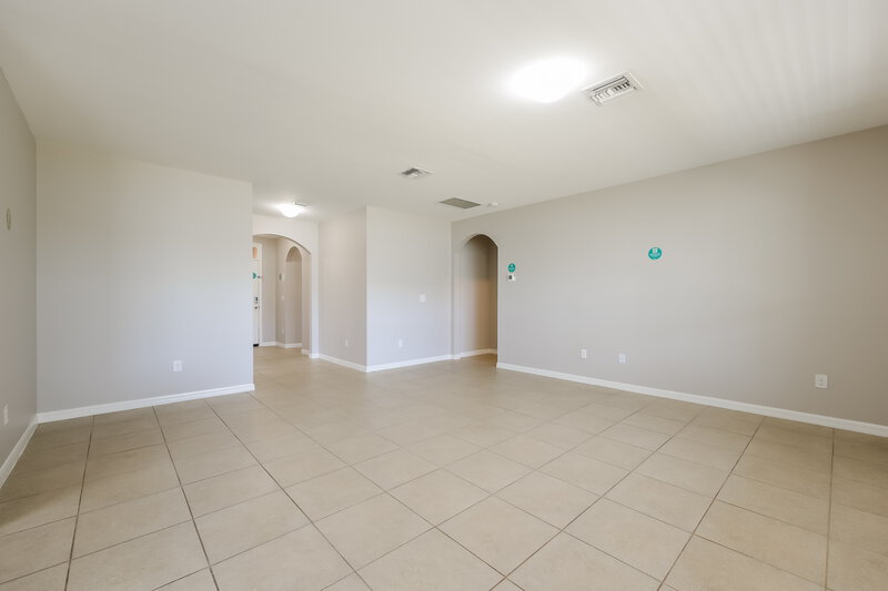 2,285/Mo, 920 SE 22nd St Cape Coral, FL 33990 Living Room View 2