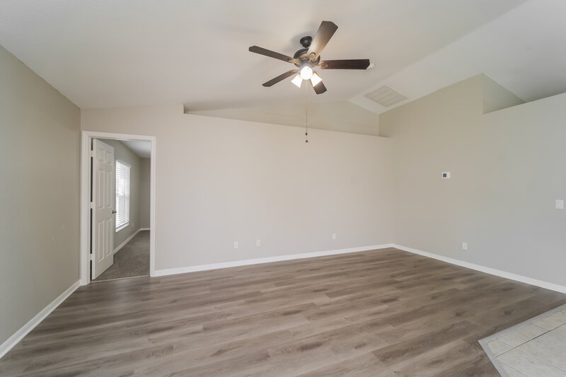 2,190/Mo, 4417 SW 7th Ave Cape Coral, FL 33914 Living Room View 2
