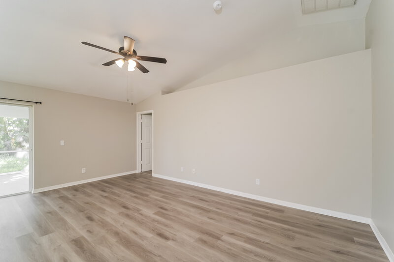 2,190/Mo, 4417 SW 7th Ave Cape Coral, FL 33914 Living Room View 3