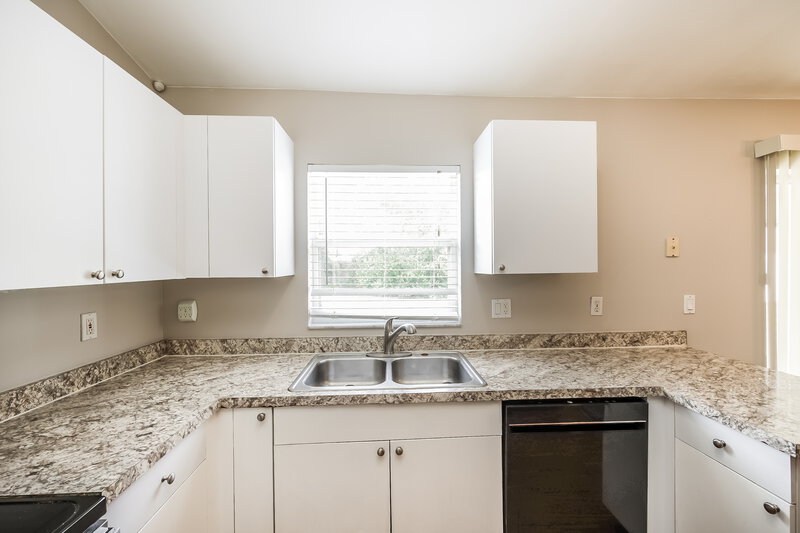 1,835/Mo, 15585 Spring Line Ln Fort Myers, FL 33905 Kitchen View 2