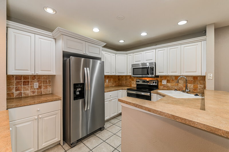 1,915/Mo, 10907 Meadow Lark Cove Dr Fort Myers, FL 33908 Kitchen View