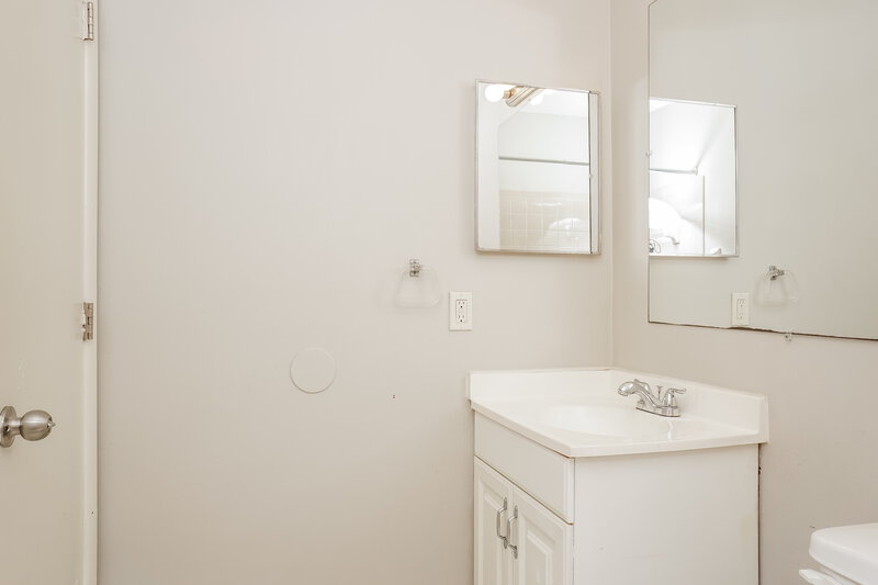 1,590/Mo, 7574 Mesa St North Port, FL 34287 Bathroom View