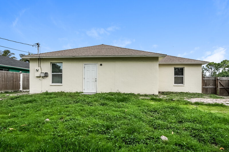 2,605/Mo, 5426 Trammel St Naples, FL 34113 Rear View 2