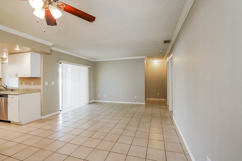 2,295/Mo, 413 SE 29th St Cape Coral, FL 33904 Family Room View