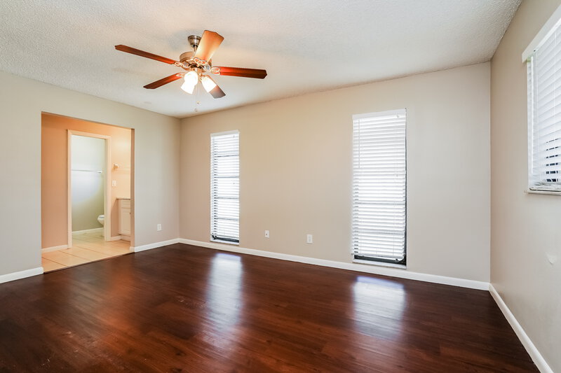 2,295/Mo, 413 SE 29th St Cape Coral, FL 33904 Main Bedroom View