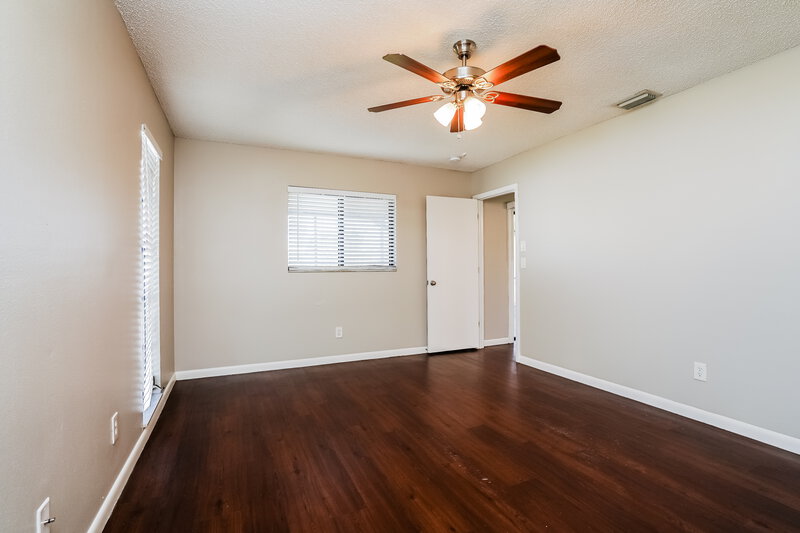 2,295/Mo, 413 SE 29th St Cape Coral, FL 33904 Main Bedroom View 2