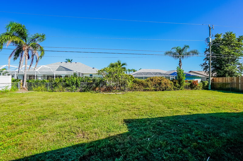 2,295/Mo, 413 SE 29th St Cape Coral, FL 33904 Rear View