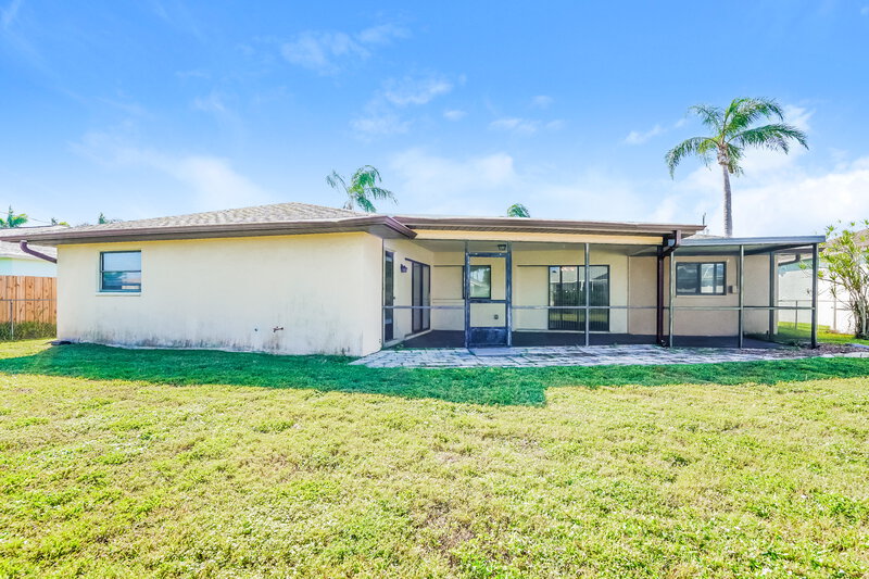 2,295/Mo, 413 SE 29th St Cape Coral, FL 33904 Rear View 2