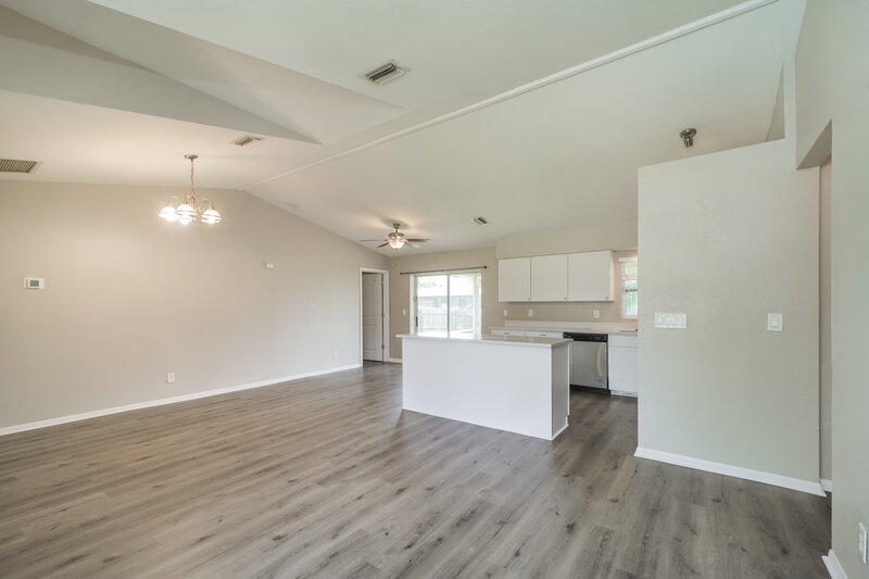 1,700/Mo, 706 SW 11th St Cape Coral, FL 33991 Living Room View