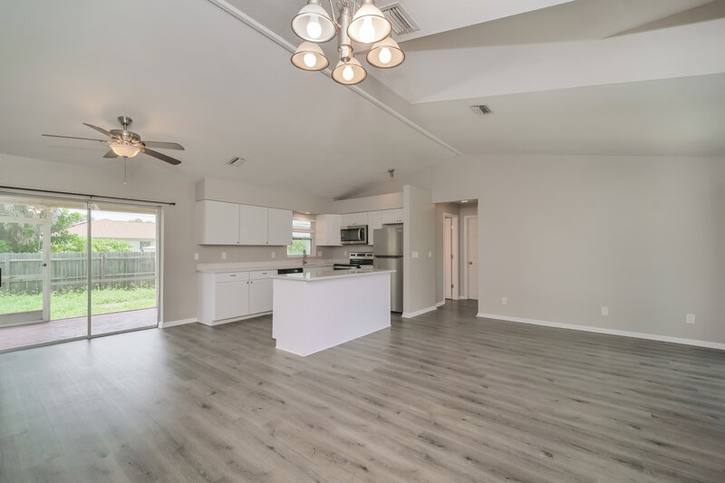 1,700/Mo, 706 SW 11th St Cape Coral, FL 33991 Dining Room View 2
