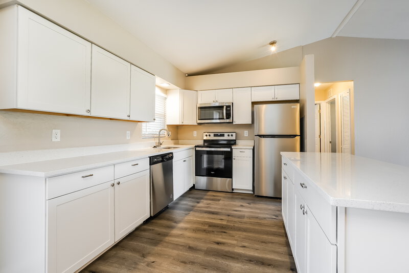 2,940/Mo, 706 SW 11th St Cape Coral, FL 33991 Kitchen View