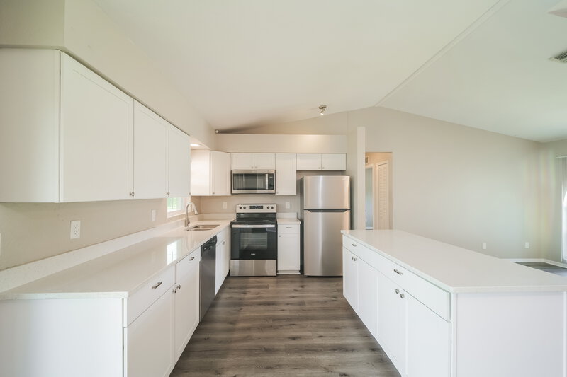 1,700/Mo, 706 SW 11th St Cape Coral, FL 33991 Kitchen View 2