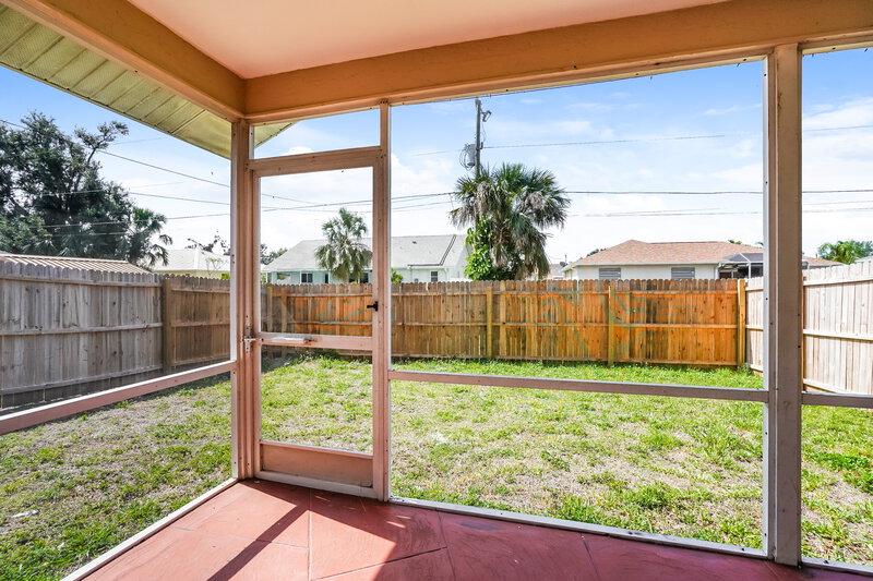 2,940/Mo, 706 SW 11th St Cape Coral, FL 33991 Sun Room View