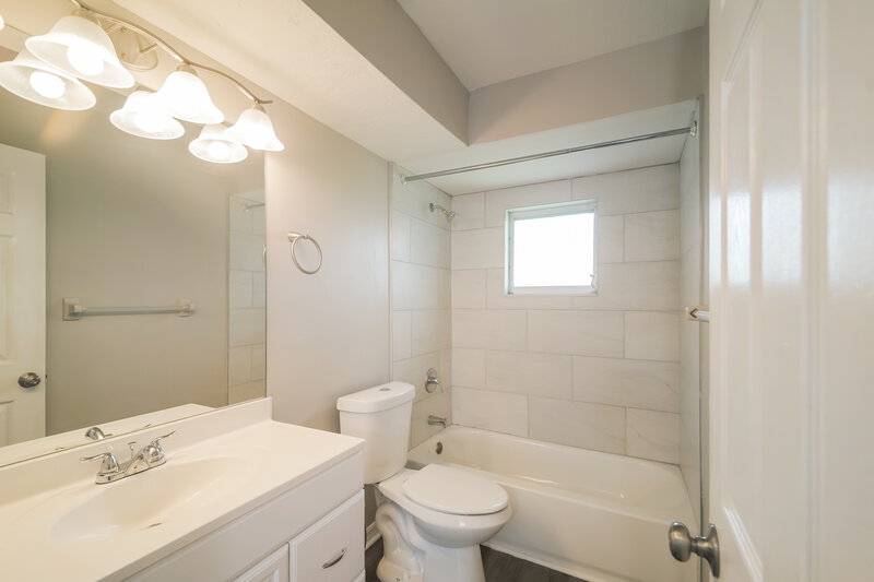 1,700/Mo, 706 SW 11th St Cape Coral, FL 33991 Bathroom View