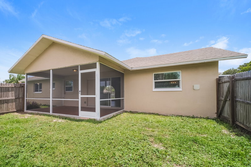 1,700/Mo, 706 SW 11th St Cape Coral, FL 33991 Rear View