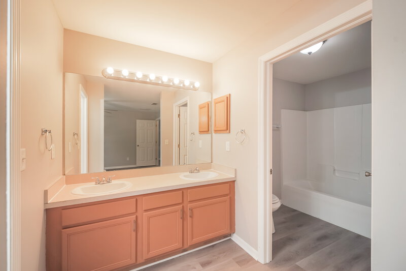 1,620/Mo, 1825 Sw 25Th St Cape Coral, FL 33914 Main Bathroom View