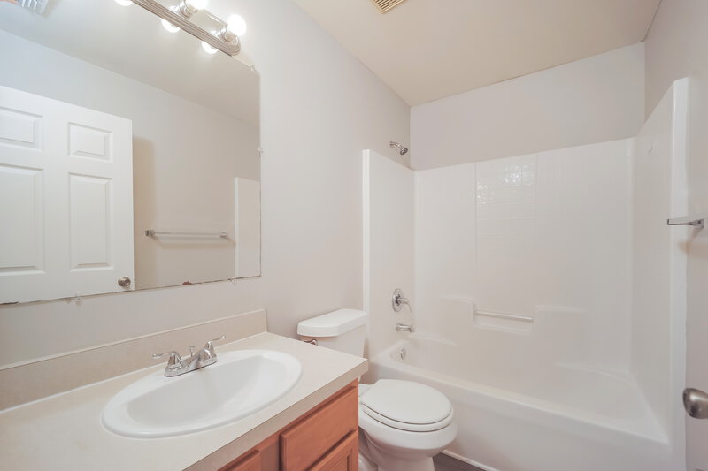 1,620/Mo, 1825 Sw 25Th St Cape Coral, FL 33914 Bathroom View
