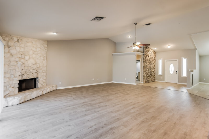 0/Mo, 1937 Princess Ct Naples, FL 34110 Living Room View 2