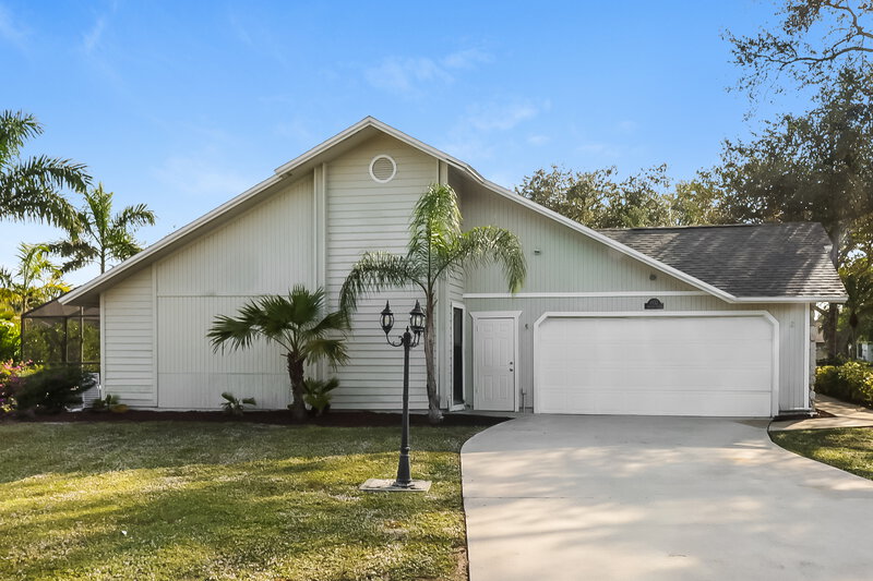 0/Mo, 1937 Princess Ct Naples, FL 34110 Rear View