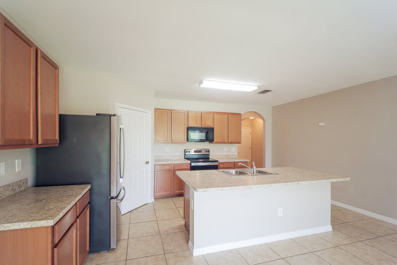 1,865/Mo, 173 SE 16th Ter Cape Coral, FL 33990 Kitchen View 2