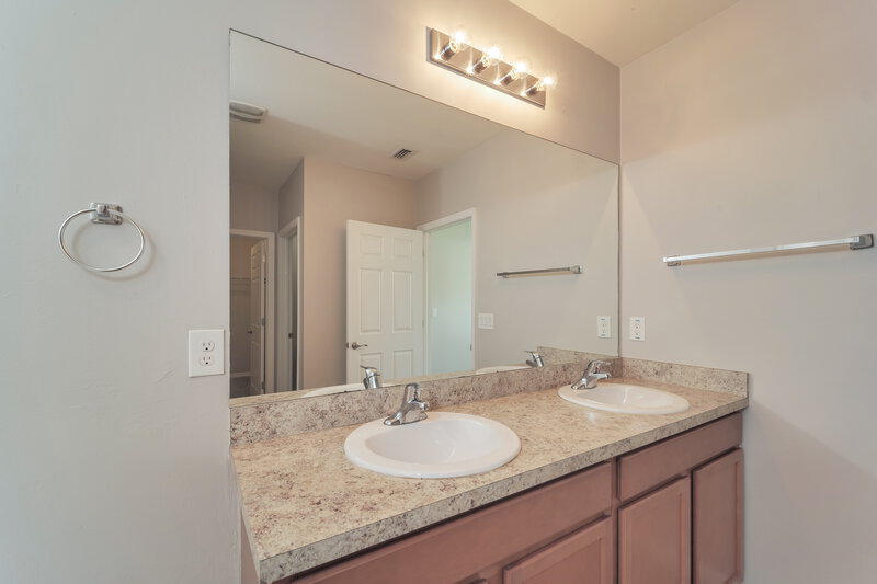 1,865/Mo, 173 SE 16th Ter Cape Coral, FL 33990 Main Bathroom View