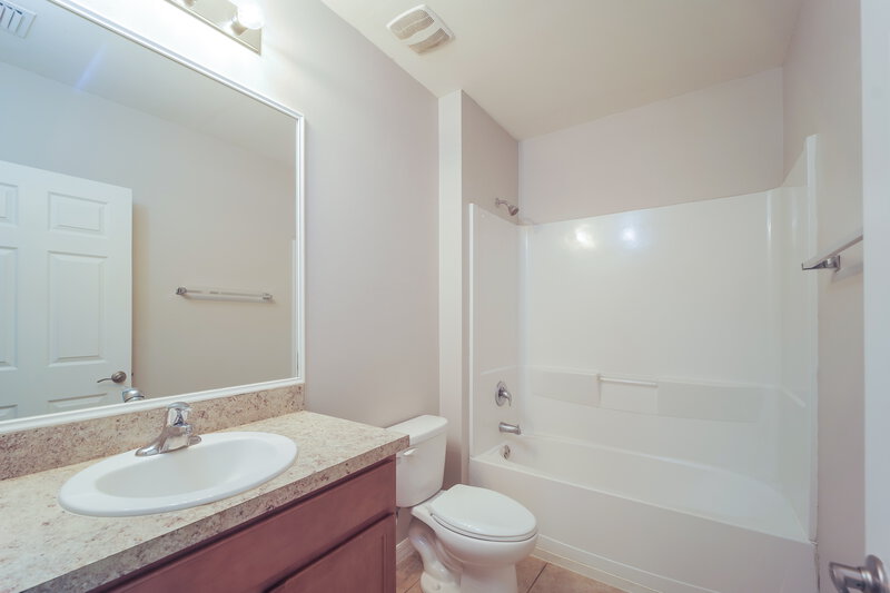 1,865/Mo, 173 SE 16th Ter Cape Coral, FL 33990 Bathroom View