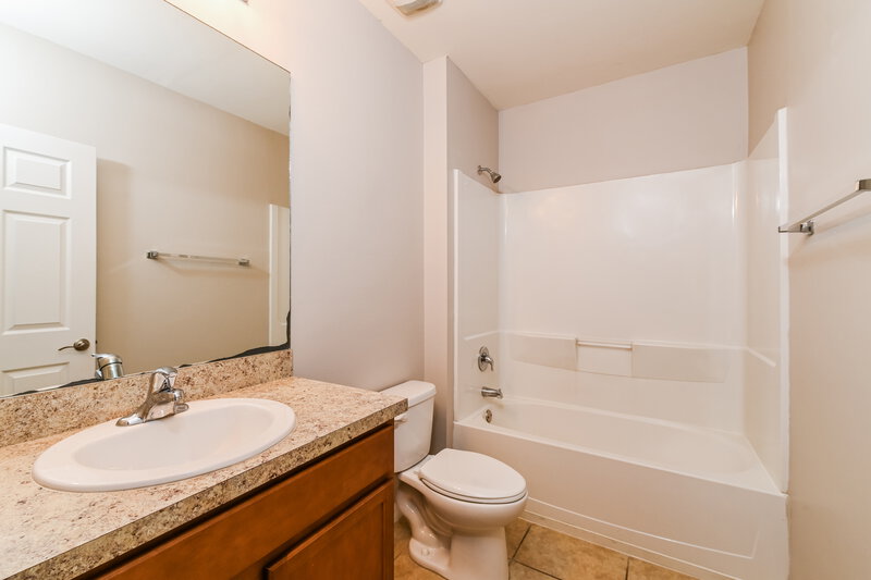 2,920/Mo, 173 SE 16th Ter Cape Coral, FL 33990 Bathroom View