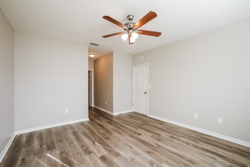 1,630/Mo, 140 SE 2nd Pl Cape Coral, FL 33991 Main Bedroom View 2