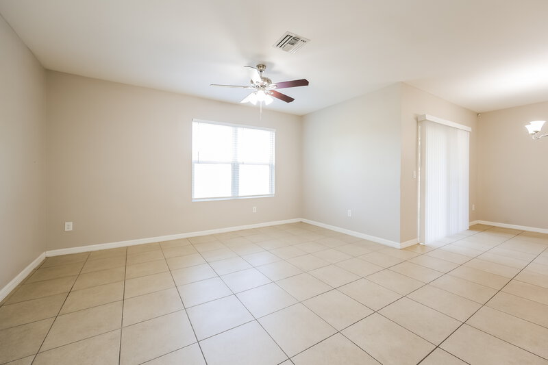 2,180/Mo, 509 SW 11th Ave Cape Coral, FL 33991 Living Room View