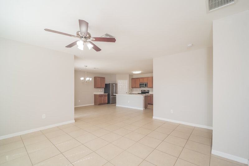 2,035/Mo, 509 SW 11th Ave Cape Coral, FL 33991 Living Room View 2