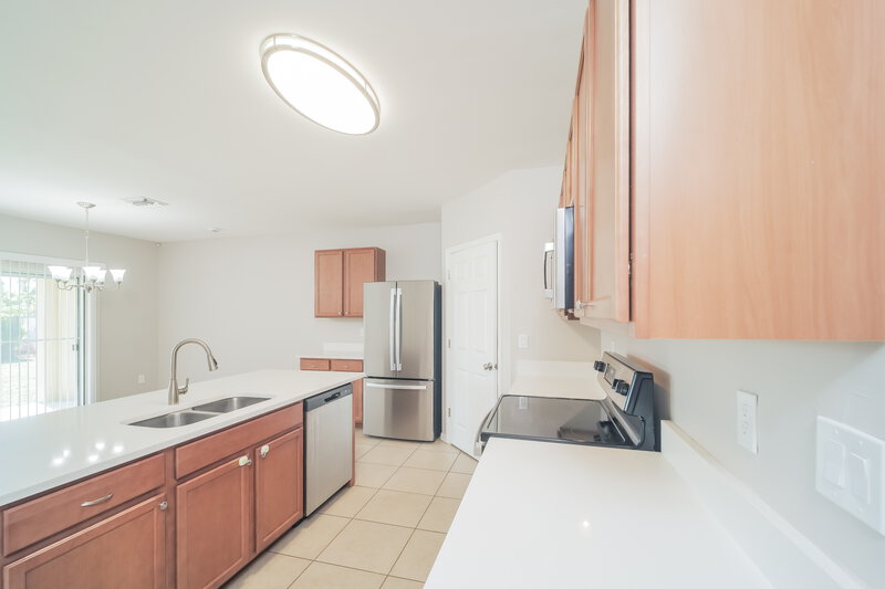 2,035/Mo, 509 SW 11th Ave Cape Coral, FL 33991 Kitchen View