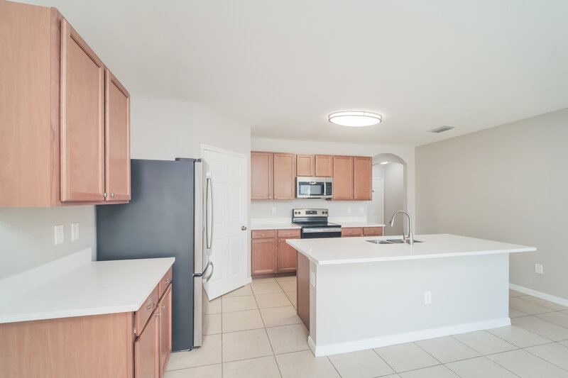2,035/Mo, 509 SW 11th Ave Cape Coral, FL 33991 Kitchen View 2