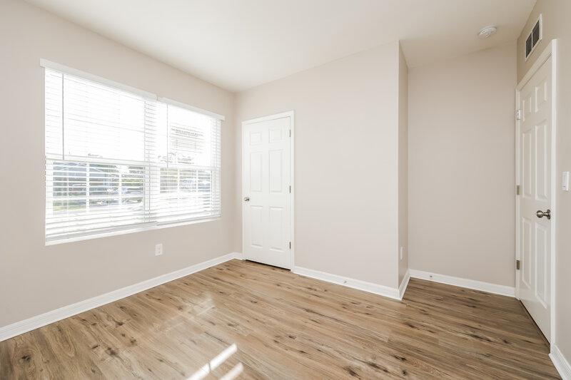 2,180/Mo, 509 SW 11th Ave Cape Coral, FL 33991 Bedroom View