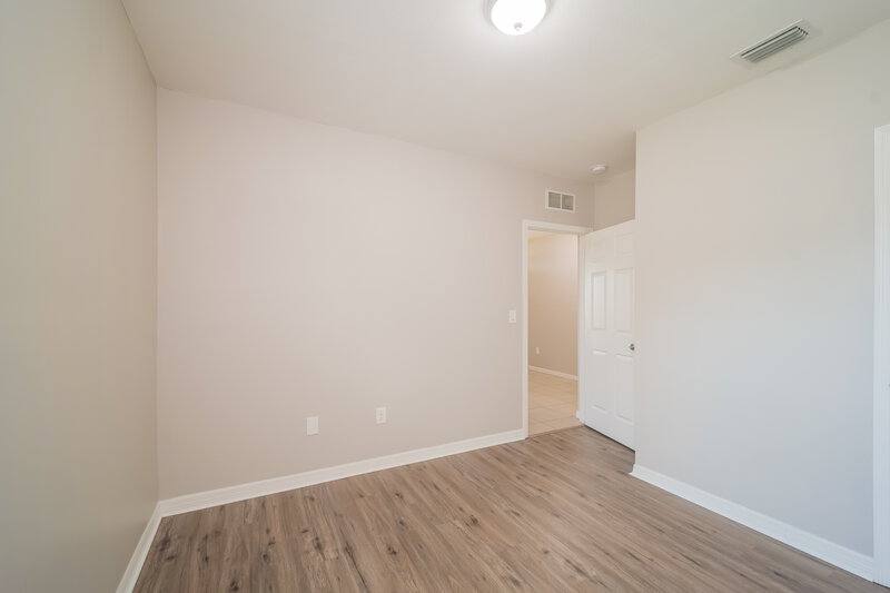 2,035/Mo, 509 SW 11th Ave Cape Coral, FL 33991 Bedroom View 2
