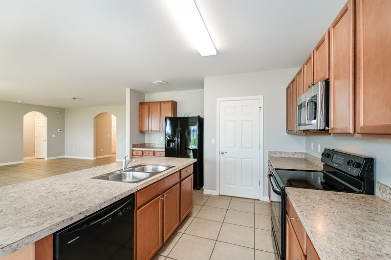 2,670/Mo, 1605 SW 15th St Cape Coral, FL 33991 Kitchen View